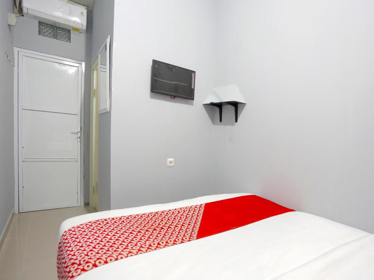 Oyo 90848 J&B Rooms Bekasi Pulokendal Exterior photo