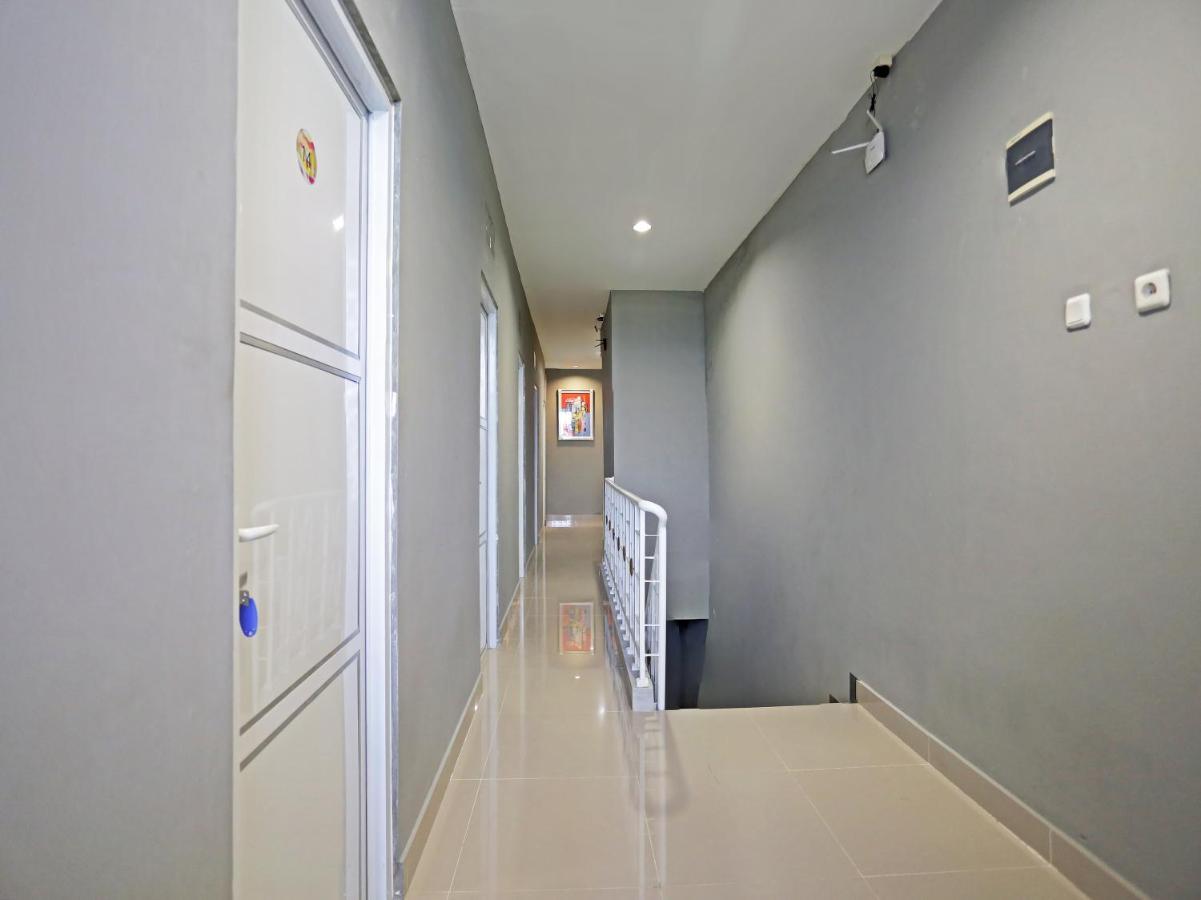 Oyo 90848 J&B Rooms Bekasi Pulokendal Exterior photo